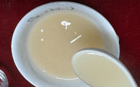 多少媽媽栽在輔導(dǎo)作業(yè)上！姥姥端來(lái)的一杯溫?zé)嵊袡C(jī)葛根粉，竟成了情緒 “滅火器”